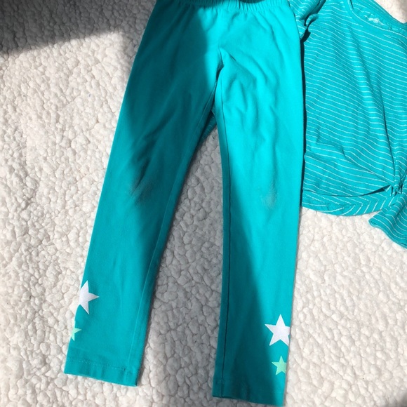 2-piece Outfit - Picture 2 of 4